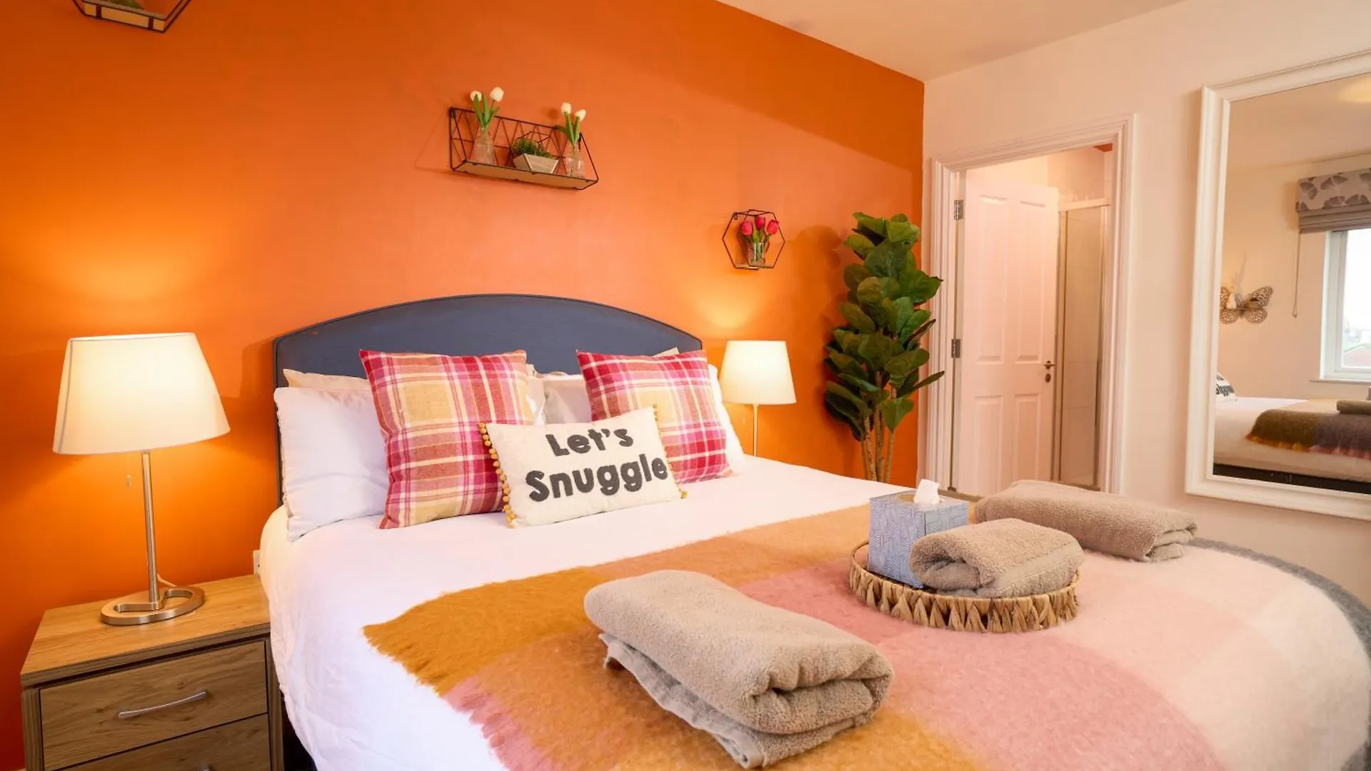 Cathedral Quarter Pad - Stylish Apt - Free Parking Belfast 0*,  United Kingdom